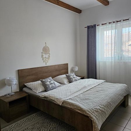 Apartman U Sudu Kobylí Екстериор снимка