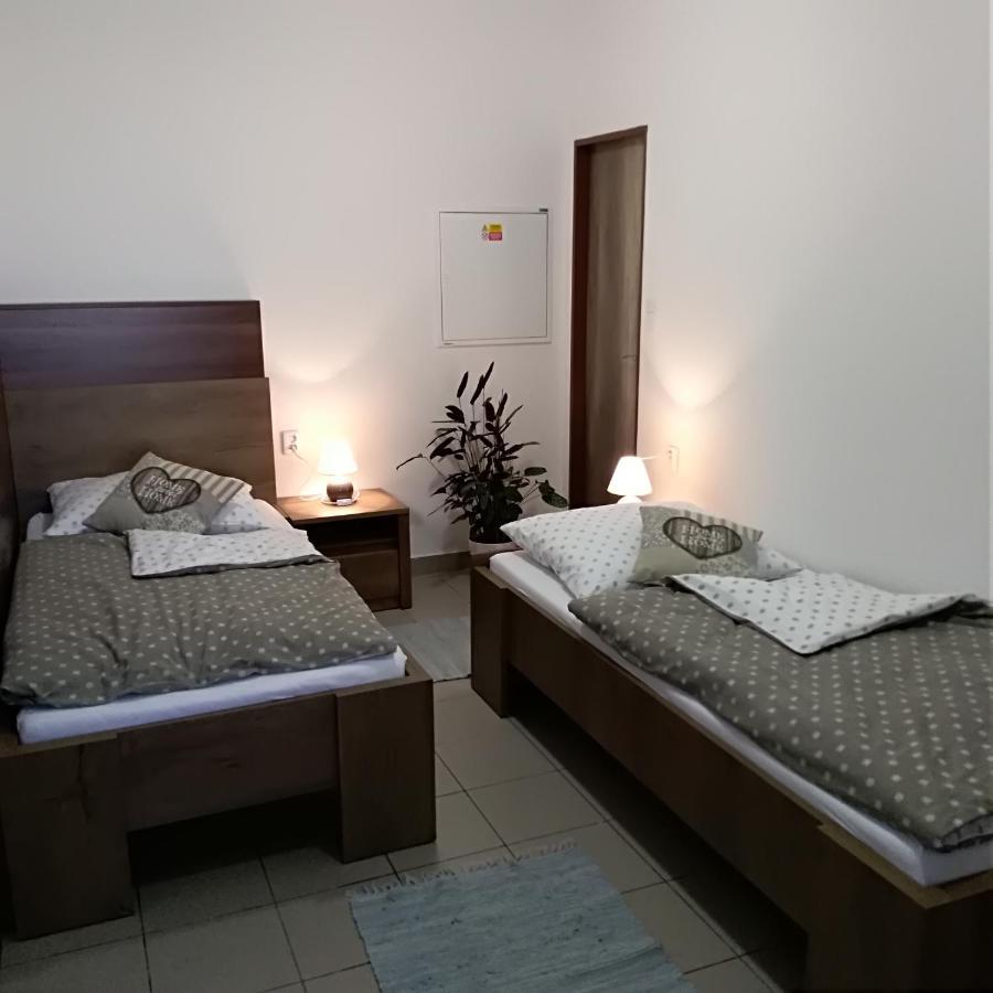 Apartman U Sudu Kobylí Екстериор снимка